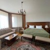 https://cdn-ostrovok-ru-ion.test.edgekey.net/t/100x100/hotel_review/54/b2/54b2649d9ec2e0765997e3b4753122b4426094de.JPEG