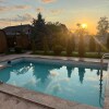 https://cdn-ostrovok-ru-ion.test.edgekey.net/t/100x100/hotel_review/63/42/63421d9e40bd586f91ddd27a7db27d0b03b4b51a.JPEG