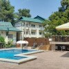 https://cdn-ostrovok-ru-ion.test.edgekey.net/t/100x100/hotel_review/90/44/904416b57859f727118ce53f98022a6f48f15a28.jpeg