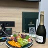 https://cdn-ostrovok-ru-ion.test.edgekey.net/t/100x100/hotel_review/aa/e7/aae70d5643c7c73296f7624570d684e253613a43.JPEG