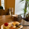 https://cdn-ostrovok-ru-ion.test.edgekey.net/t/100x100/hotel_review/d7/55/d7558d8fa0a101d827ae618a6223f489517135c4.JPEG