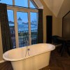https://cdn-ostrovok-ru-ion.test.edgekey.net/t/100x100/hotel_review/fb/11/fb116c6fb53d54ba78c7ad101ccd7546a5cba084.JPEG
