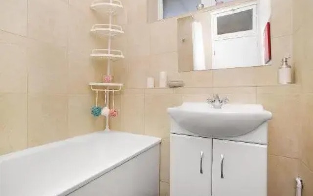 Regents Park View Apartment