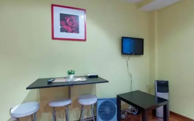 Village Apartments Avenida America