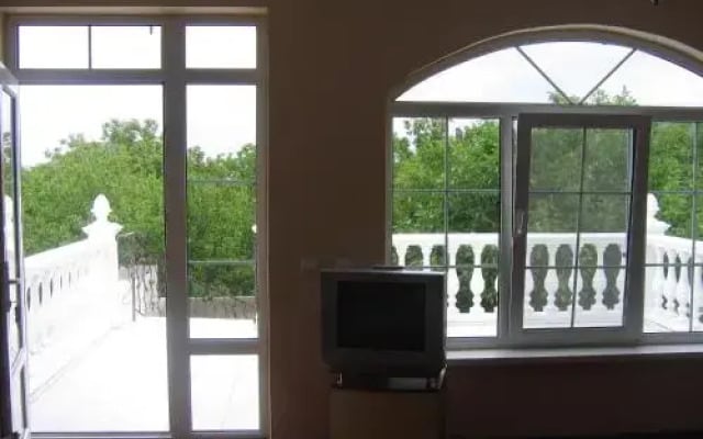 Uyut Guest House