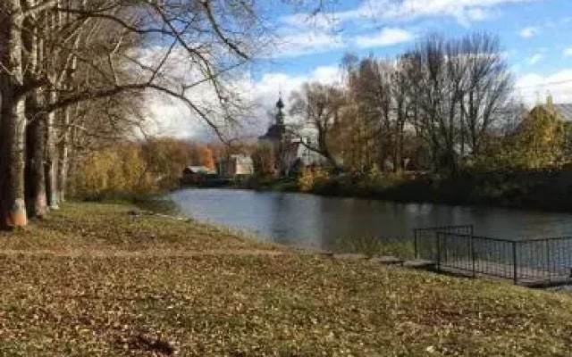 Домик у реки