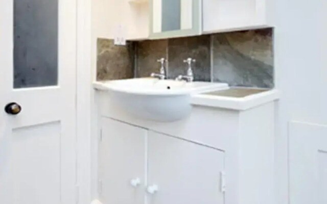 Veeve  4 Bed Family House On Broadhinton Rd Clapham