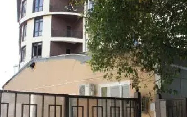 Na Demokraticheskoj Apartments