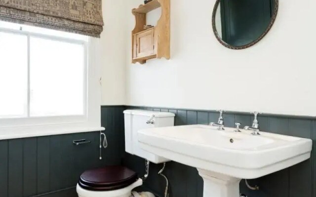 Veeve 5 Bed House Fitzwilliam Road Clapham