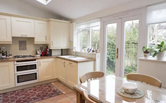 Veeve House Ashlone Road Putney
