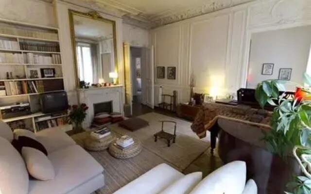 Large 2 Bedrooms Latin Quarter (338)