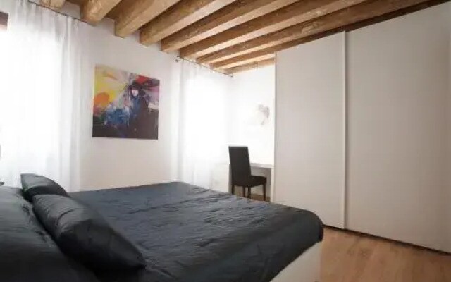 The Lions House APT1