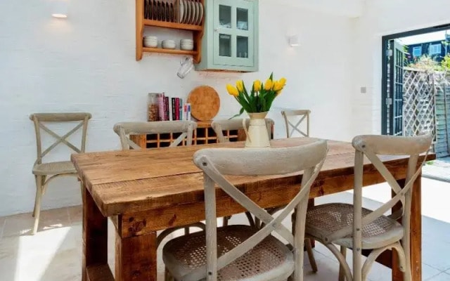 Veeve 2 Bed House Heathfield North Twickenham