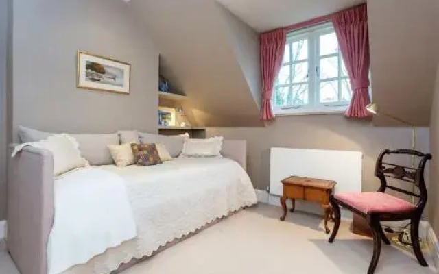 Veeve- Four Bedroom House- British Charm