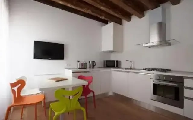 The Lions House APT1