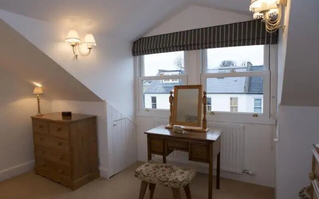 Veeve House Ashlone Road Putney