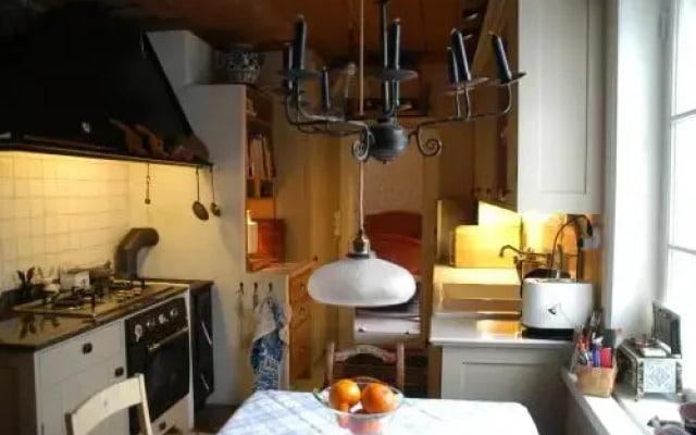 1800s Townhouse