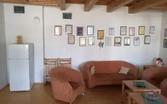 Guest House Karaimu 13