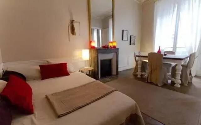 Large 2 Bedrooms Latin Quarter (338)