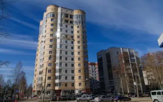Апрель на Карла Маркса