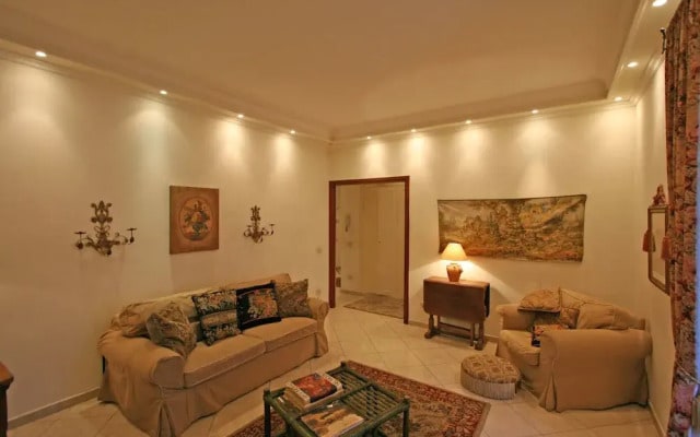 Travel & Stay - Parione