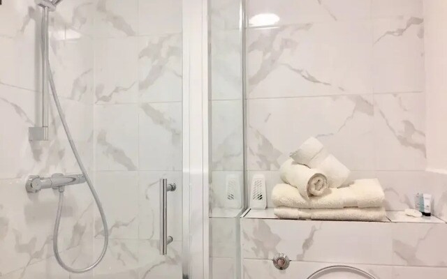 Veeve Flat Ifield Road Kensington