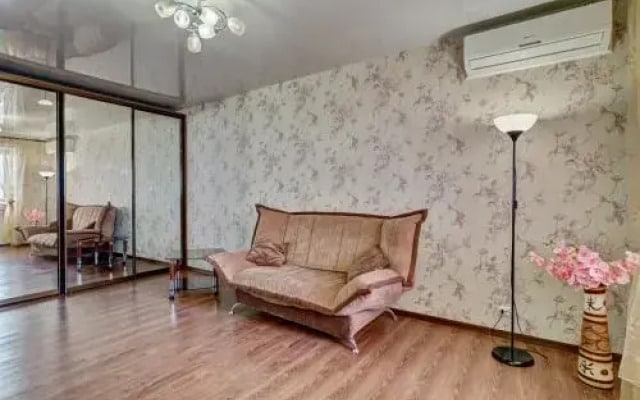 Maksima Gorkogo, 54