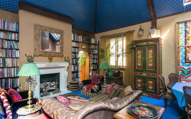 Veeve 2 Bed Maisonette Brook Green West Kensington