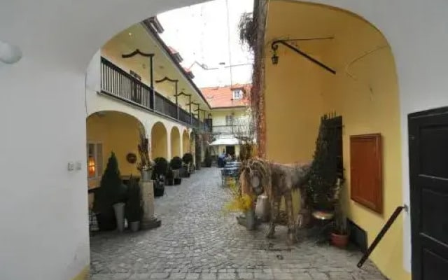 Hastal Gallery