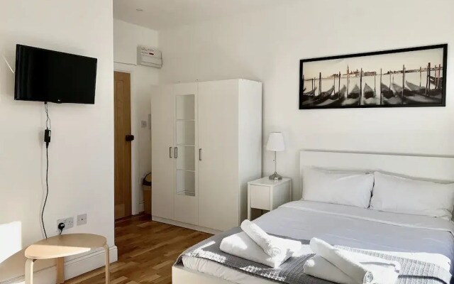 Veeve Flat Ifield Road Kensington