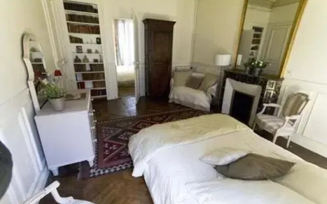Large 2 Bedrooms Latin Quarter (338)