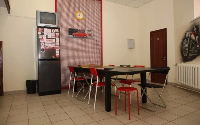 Hostel Garazh