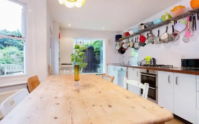 Veeve 4 Bed House On Ronalds Road Highbury and Islington