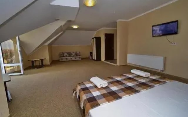 Lazurit Guesthouse