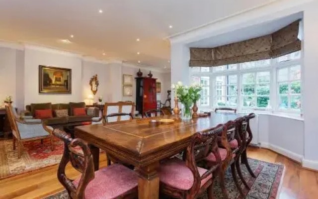 Veeve- Four Bedroom House- British Charm