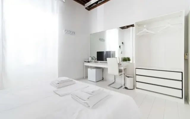 White Ostilia BB