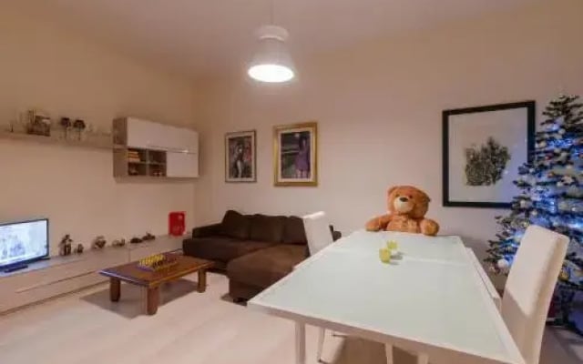 Aura Holiday House