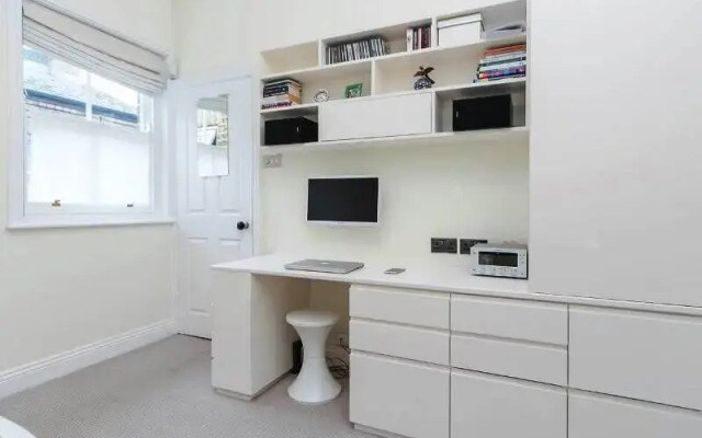 Veeve  2 Bed House On Stoneleigh Place Holland Park