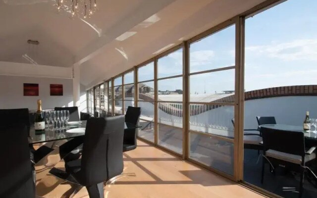 Veeve Penthouse with Roof Terrace London Bridge