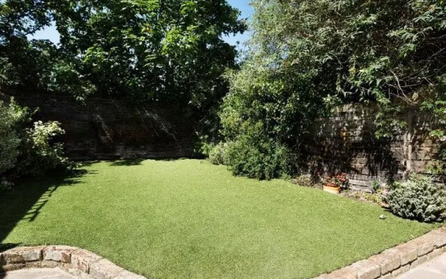 Veeve 4 Bed House Killyon Road Clapham