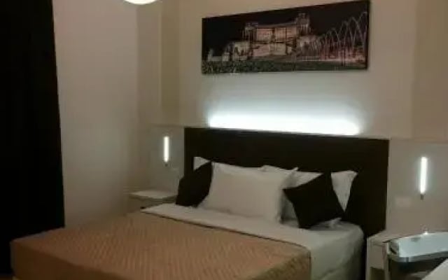 Esquire Inn Roma