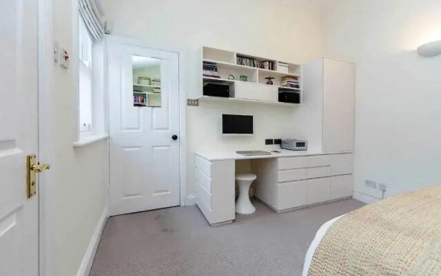 Veeve  2 Bed House On Stoneleigh Place Holland Park