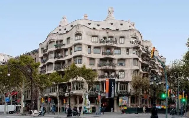 Hostal Lumine Suites