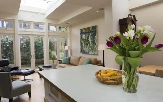 Veeve Townhouse Chacarty Road West London