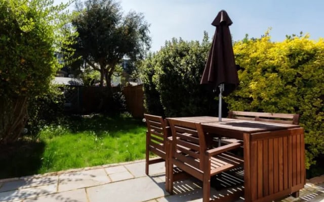 Veeve 2 Bed House Heathfield North Twickenham