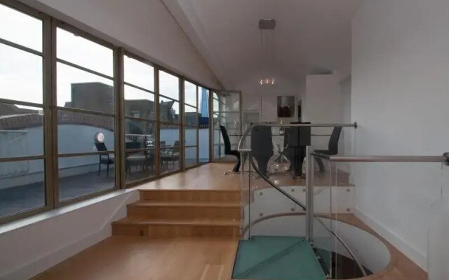 Veeve Penthouse with Roof Terrace London Bridge