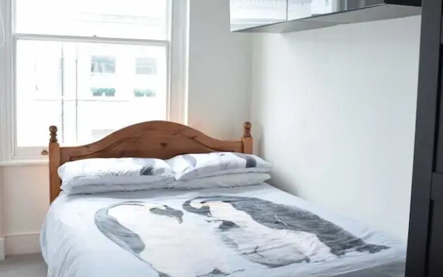2 Bedroom Flat In Central London