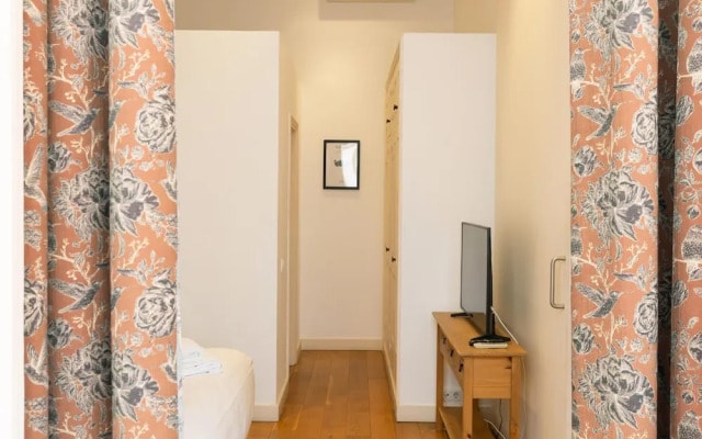 Designer s Three Bedroom Apartment With Terrace