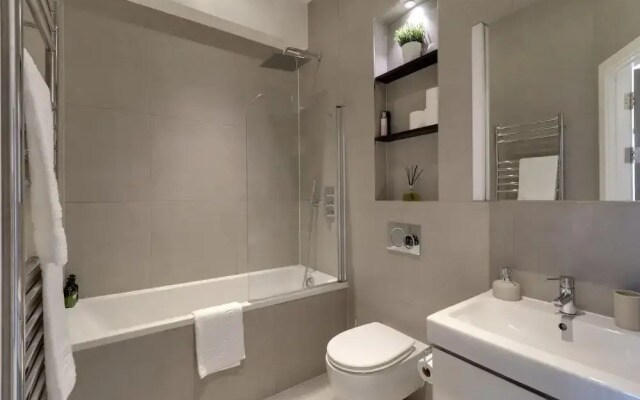 Apartment Sleeps 2 With Free Parking