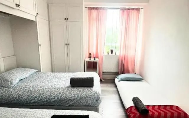 Central London Modern Apartment With 3 Bedrooms